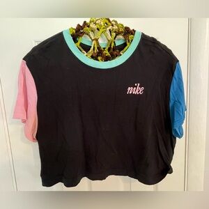 Nike women’s block color crop top. Size M